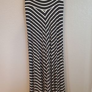 Black & white maxi skirt large